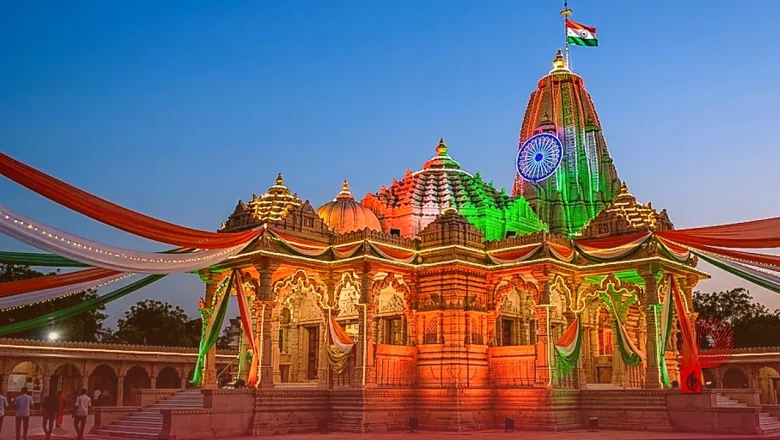 स्वतंत्रता दिवस पर तिरंगे के रंगों में नहाया सांवलिया सेठ का धाम, श्रद्धालुओं ने देखा अद्भुत नजारा