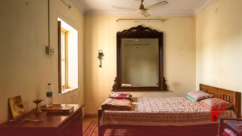 बेडरूम में आईना लगाने से पहले सावधान, वास्तु शास्त्र के ये नियम बदल सकते हैं आपकी किस्मत