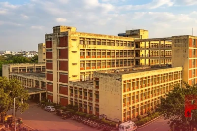 पलामू की अमितु सिंह की सफलता की कहानी: विपरीत परिस्थितियों से लड़कर बनीं RIMS में डॉक्टर
