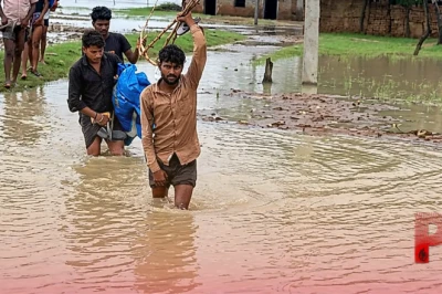 लखीमपुर खीरी में शारदा नदी का विकराल रूप, उफनते पानी से घिरा बेचे पुरवा गांव