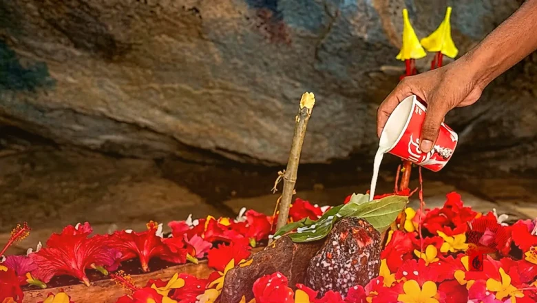 पलामू का चियांकी पहाड़: 500 फीट ऊंची गुफा में विराजे हैं भोलेनाथ, प्राकृतिक खूबसूरती और आस्था का अद्भुत संगम