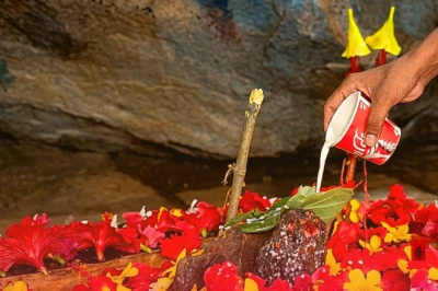 पलामू का चियांकी पहाड़: 500 फीट ऊंची गुफा में विराजे हैं भोलेनाथ, प्राकृतिक खूबसूरती और आस्था का अद्भुत संगम