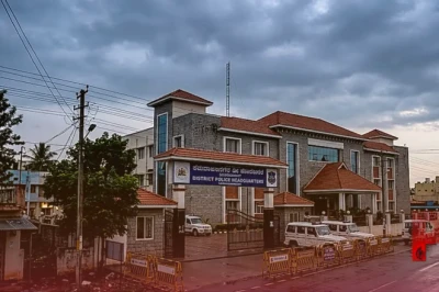 चामराजनगर में तीन लोगों की मौत पर घमासान: मुख्यमंत्री विजय ने जताई नाराजगी, डीके शिवकुमार ने जांच के दिए आदेश