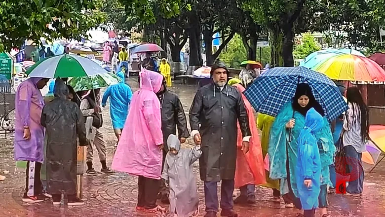 नैनीताल में पर्यटन कारोबार की वापसी: स्वतंत्रता दिवस के लंबे वीकेंड पर उमड़े सैलानी, नैनी झील और मॉल रोड पर दिखी भारी रौनक