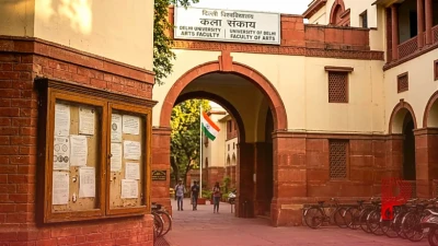 दिल्ली यूनिवर्सिटी में प्रोफेसर को थप्पड़ मारने वाले PhD छात्र पर गिरी गाज, प्रशासन ने किया निलंबित