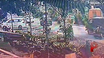 पुणे में सड़क का गहरा गड्ढा बना काल, पिता के सामने बाइक से गिरे 11 साल के बच्चे की ट्रक से कुचलकर मौत