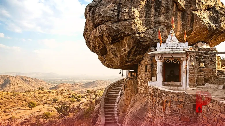 अधरशिला महादेव मंदिर: हवा में लटकी विशाल चट्टान पर बसा है राजस्थान का यह अनोखा शिवालय