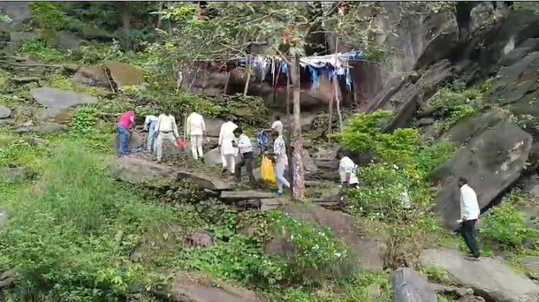 बालाघाट की गढ़दा पहाड़ियों में स्थित मां अन्नपूर्णा का अलौकिक धाम, चट्टानों के बीच बसे मंदिर की कठिन यात्रा