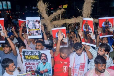 झारखंड में JSSC-CGL और JPSC परीक्षाएं रद्द होने से मचा हड़कंप: क्या अब दोबारा देनी होगी परीक्षा? जानें हजारों चयनित युवाओं की नौकरी बचाने के लिए उत्तर प्रदेश और पश्चिम बंगाल के मामलों से क्या