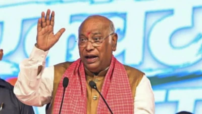 'वंदे मातरम' के गायन पर बीजेपी और कांग्रेस में छिड़ी जंग, मल्लिकार्जुन खरगे का पलटवार- हमें देशभक्ति मत सिखाएं