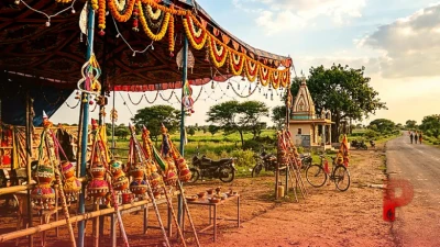 बिच्छू बम के नाम से मशहूर राजकुमार, हाथों के बल तय कर रहे 105 किमी की कठिन कांवड़ यात्रा