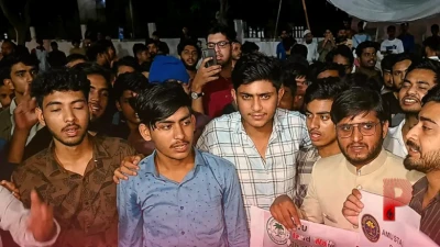 दिल्ली में झारखंड भवन पर ABVP का उग्र प्रदर्शन, रांची में छात्रों पर हुई पुलिसिया कार्रवाई का किया विरोध