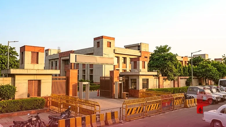 टीएमसी सांसद महुआ मोइत्रा की मुश्किलें बढ़ीं, कोर्ट ने जारी किया अरेस्ट वारंट