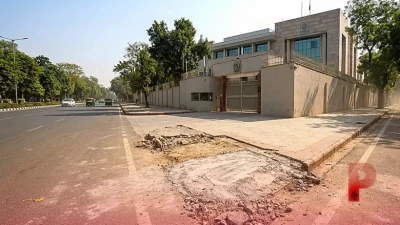 भारत का पाकिस्तान को कड़ा संदेश, दिल्ली में हाई कमीशन के बाहर से हटाया अवैध घेरा