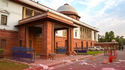 दिल्ली विधानसभा में भारी हंगामा, आम आदमी पार्टी के 4 विधायक सदन से बाहर किए गए