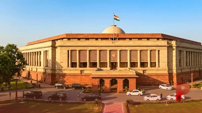 लोकसभा की कार्यवाही दोपहर 2 बजे तक स्थगित, संसद में अमित शाह के बयान पर निगाहें