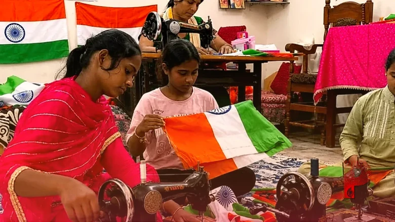 सहारनपुर में 'हर घर तिरंगा अभियान' की जोरदार तैयारियां, डूडा की महिलाएं बना रही हैं 25,000 राष्ट्रीय ध्वज