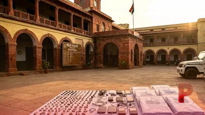 ब्लूटूथ और नैनो ईयरबड्स से नकल का बड़ा खेल, दिल्ली पुलिस ने 'सोनू पेपरवाला' के अंतरराज्यीय गिरोह का किया भंडाफोड़