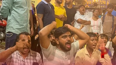 जादवपुर विश्वविद्यालय में आधी रात को खूनी संघर्ष, अखिल भारतीय विद्यार्थी परिषद और वामपंथी छात्र संगठनों में जमकर मारपीट, परिसर में आगजनी