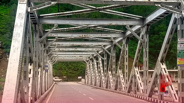हिमाचल के चंबा में दिल दहला देने वाली वारदात: कलयुगी पिता ने अपने मासूम बेटे को बहती रावी नदी में फेंका, पुलिस चौकी पहुंचकर खुद कबूला जुर्म