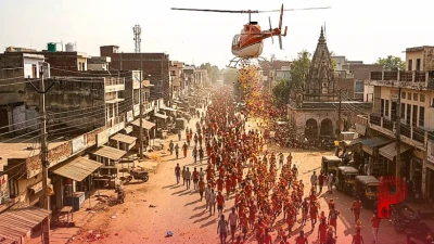उत्तर प्रदेश: हापुड़ में कांवड़ यात्रा पर हेलीकॉप्टर से हुई फूलों की बारिश, प्रशासन ने ली सुरक्षा व्यवस्था की जानकारी