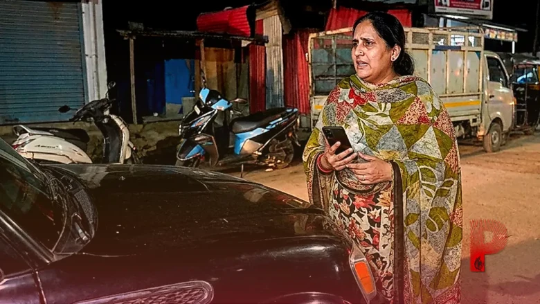 डोडा में पुलिस की पिटाई से ऑटो चालक हुआ बेहोश, मां ने पुलिस की गाड़ी रोककर किया जोरदार विरोध