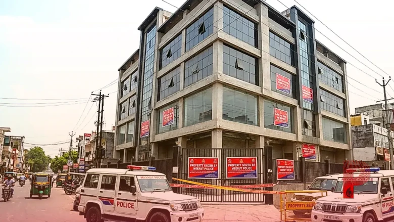 धोती-कुर्ते में मेरठ पहुंचे SSP बीबीजीटीएस मूर्ति: माफिया की 100 करोड़ की संपत्ति जब्त करने वाले इस IPS की पूरी कहानी