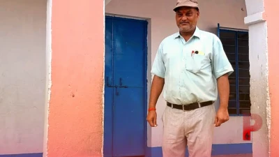 गया के शिक्षक धर्मेंद्र कुमार की अनोखी पहल: बिना फीस पढ़ाकर 84 युवाओं को दिलाई सरकारी नौकरी, गुरुदक्षिणा में रखी बस एक अनोखी शर्त