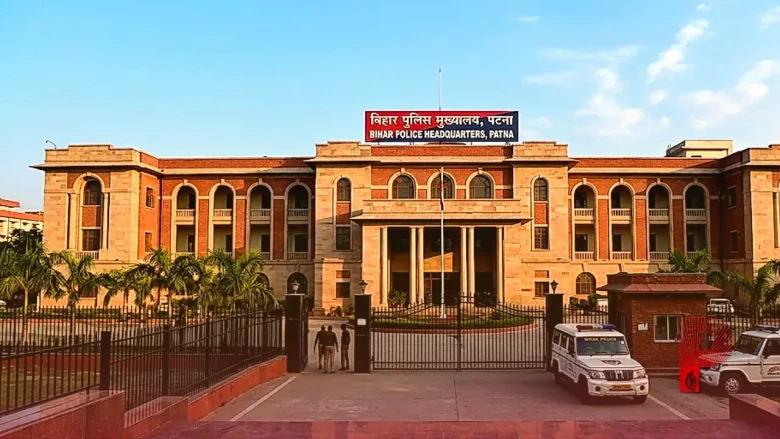 बिहार में सोशल मीडिया पर सरकार की सख्ती, आपत्तिजनक पोस्ट हटवाने का IG और DIG को मिला सीधा अधिकार