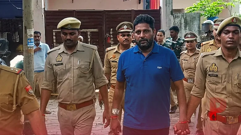 कानपुर: जिस इलाके में चलता था अपराधी का खौफ, वहीं पुलिस ने कराई परेड; बदमाश बोला- अब नहीं करूंगा अपराध