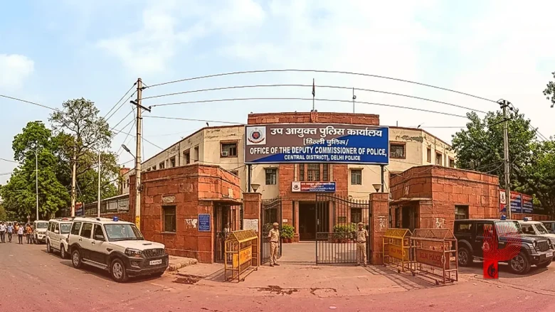 पैलेट गन विवाद: पीड़ित को न्याय दिलाने डीसीपी दफ्तर पहुंचे राहुल गांधी, दिल्ली पुलिस की जांच प्रक्रिया पर उठाए सवाल