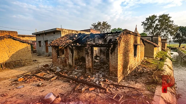 रोहतास में सनसनीखेज वारदात: मजदूर की गोली मारकर हत्या के बाद शव नहर में फेंका, भड़की भीड़ ने आरोपी का घर फूंका