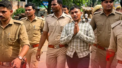 कानपुर में पुलिस का खौफ: बीच सड़क पर हाथ जोड़कर माफी मांगता दिखा शातिर चोर, बोला- 'चोरी करना पाप है, पुलिस हमारी बाप है'