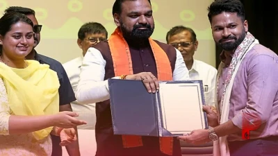 बिहार: क्रिकेटर आकाश दीप और मुकेश कुमार बने DSP, सीएम के पैर छूकर लिया आशीर्वाद