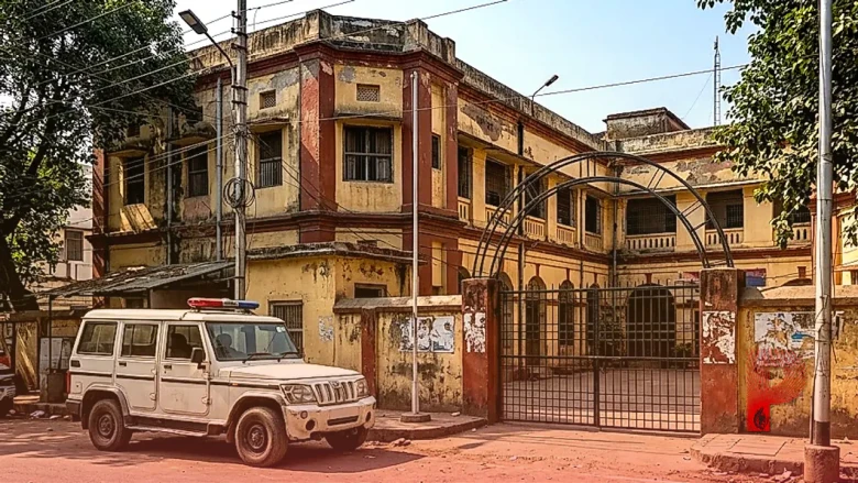 तेज प्रताप यादव को बिहार पुलिस ने लिया हिरासत में, बोले- युवाओं के अधिकार के लिए हर कुर्बानी देने को तैयार