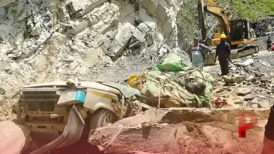 हिमाचल प्रदेश में बड़ा सड़क हादसा: टाटा सूमो पर गिरी भारी चट्टान, 13 यात्रियों की दर्दनाक मौत