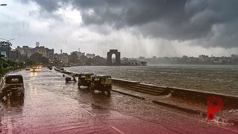 MP Weather Update: मध्य प्रदेश में चार दिनों तक भारी बारिश का अलर्ट, भोपाल और इंदौर समेत 50 से अधिक जिलों पर संकट