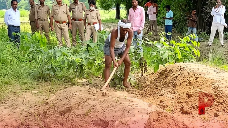 अम्बेडकरनगर में कब्र खोदकर निकाला गया महिला का शव, बेटे ने पिता पर लगाए सनसनीखेज आरोप
