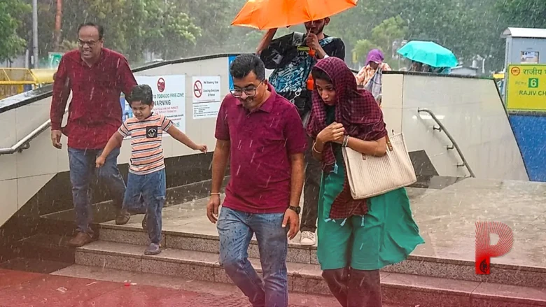 आज का मौसम: दिल्ली-एनसीआर में बारिश से शुरुआत, यूपी से बंगाल तक मानसून की भारी मार, मौसम विभाग का अलर्ट