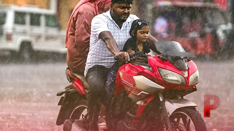 ओडिशा में रेड अलर्ट के साथ देश भर में बारिश का दौर जारी, राजस्थान और हिमाचल में भी चेतावनी