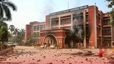 सीतामढ़ी में नीट पेपर लीक के विरोध में बवाल, पथराव और आगजनी से दहला समाहरणालय