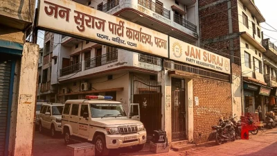 पटना: प्रशांत किशोर की पार्टी जन सुराज के दफ्तर पर आयकर विभाग का छापा, करीबी के होटल में भी तलाशी