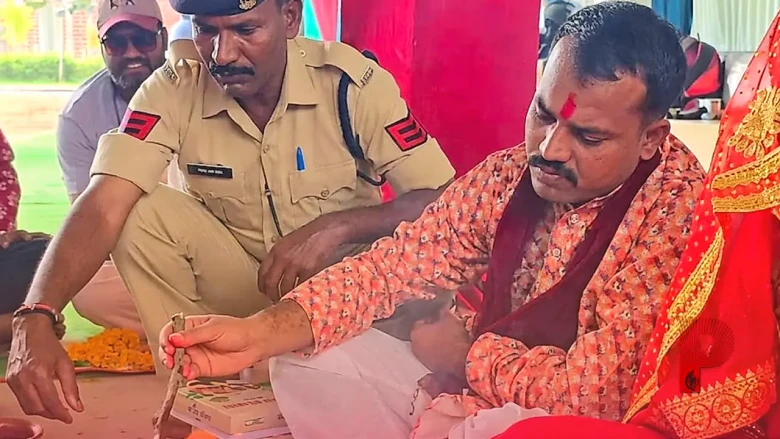 छत्तीसगढ़ में अनोखी शादी: जिस युवती ने दर्ज कराई थी FIR, जेल के अंदर उसी कैदी से रचाई शादी