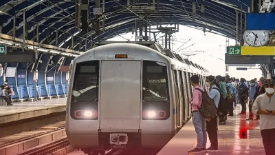 दिल्ली में बवाल: सुरक्षा कारणों से नई दिल्ली मेट्रो स्टेशन भी बंद, कुल 18 स्टेशनों पर सेवाएं प्रभावित