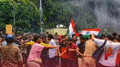 पटना में नीट परीक्षा विवाद के बाद हिंसा, पुलिस खंगाल रही उपद्रवियों के कनेक्शन