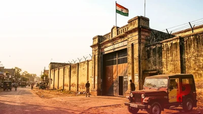 मैनपुरी में गरजे सीएम योगी, कहा- सपा के गुंडों ने जीना मुश्किल कर दिया था, आज यूपी में माफियाओं की जगह सिर्फ जेल या जहन्नुम है