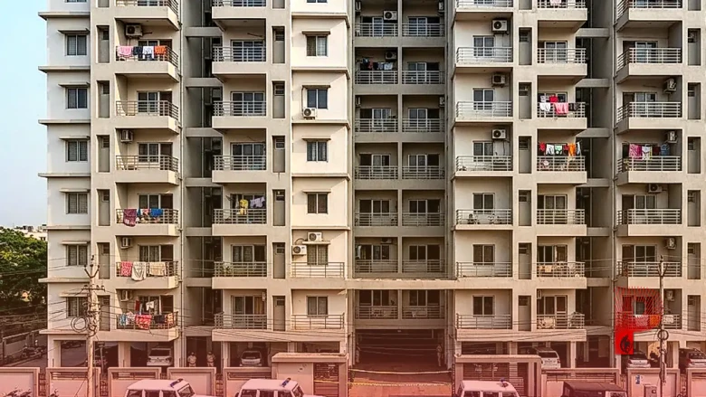 भुवनेश्वर: प्रेमिका की मां से छिपने के लिए 10वीं मंजिल से नीचे लटका 17 साल का छात्र, हुई दर्दनाक मौत