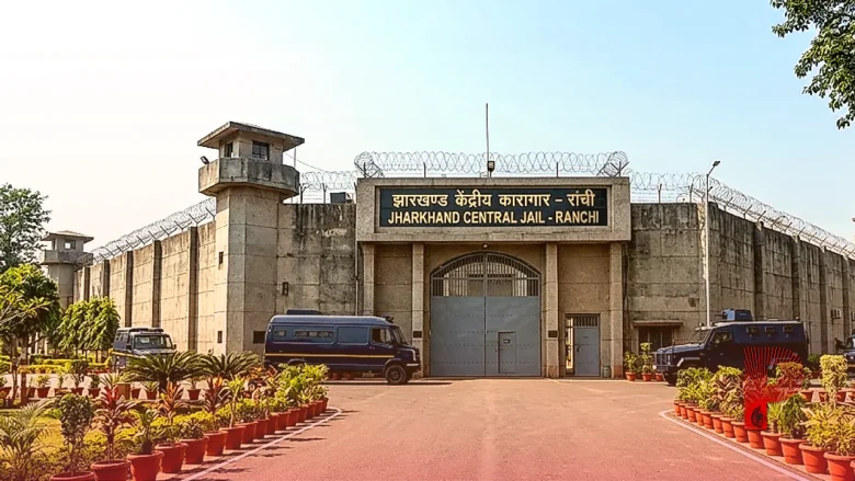 झारखंड में नक्सलवाद का खात्मा: अब सिर्फ 17 वांटेड नक्सली बचे, जेलों में बंद 1000 उग्रवादियों पर पुलिस की पैनी नजर