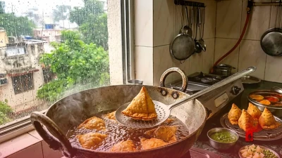 बारिश में चाहिए चटपटा स्वाद? घर पर ही बनाएं हलवाई जैसे कुरकुरे और टेस्टी समोसे, जानें पूरी रेसिपी