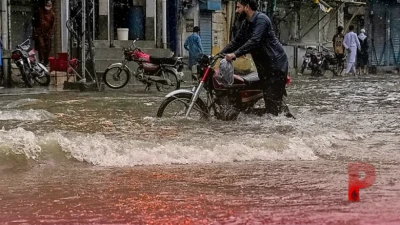 पाकिस्तान में कुदरत का कहर: मूसलाधार बारिश और बाढ़ से 12 लोगों की मौत, 18 घायल